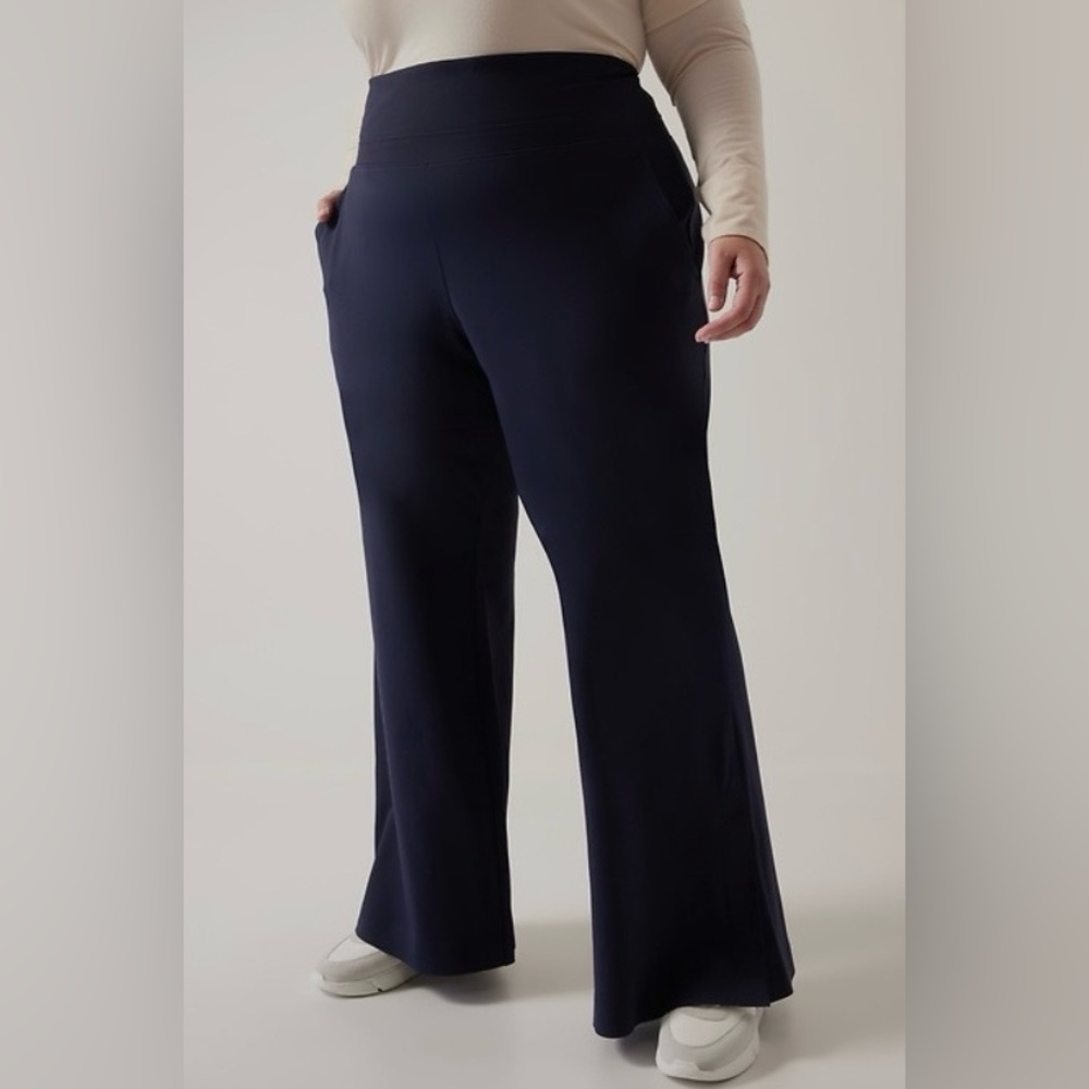 Athleta Venice Pant with Flare Hem in Navy - 1X